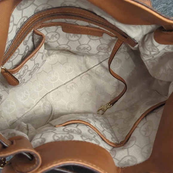 Michael kors purse - Picture 6 of 7